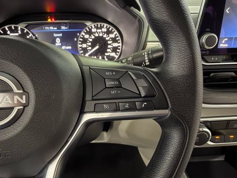 Used 2025 Nissan Altima 2.5 SV FWD image 18