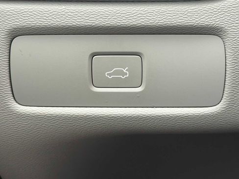 Used 2023 Volvo XC60 B6 Ultimate w/ Protection Package Premier AWD/4WD image 32