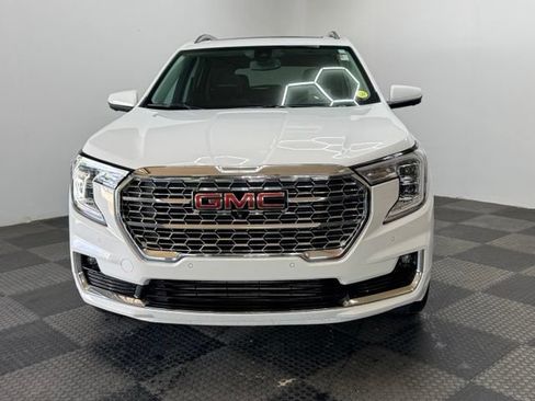 Used 2023 GMC Terrain Denali w/ Denali Premium Package AWD/4WD image 4