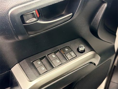 Used 2016 Toyota Tacoma SR5 image 17