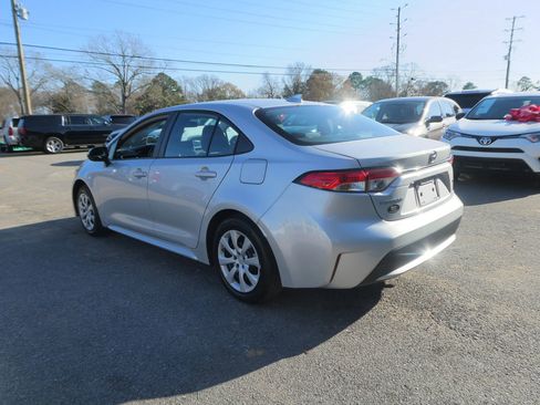 Used 2021 Toyota Corolla LE image 8