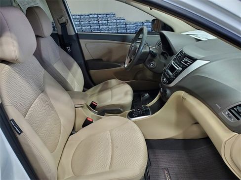 Used 2014 Hyundai Accent GLS w/ Option Group 2 image 14