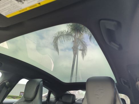 Used 2025 Porsche Taycan image 28