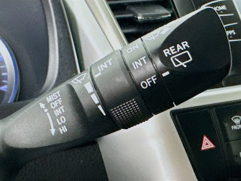 Used 2019 Toyota Highlander XLE FWD image 14