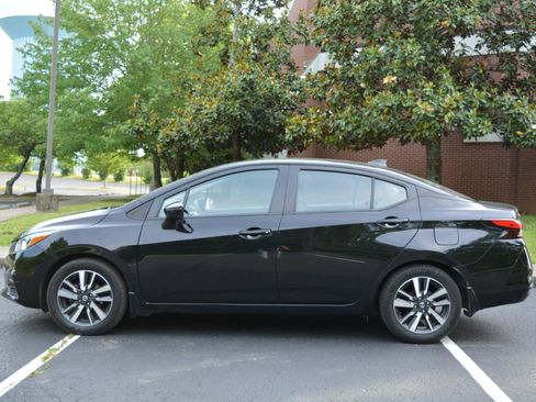 Used 2021 Nissan Versa SV FWD image 8