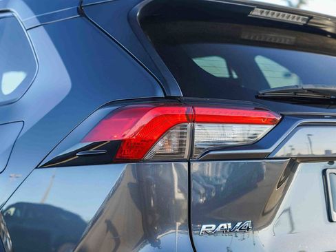 Used 2019 Toyota RAV4 XLE image 9