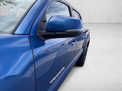 Used 2016 Toyota Tacoma TRD Off-Road w/ Premium & Technology Package image 11