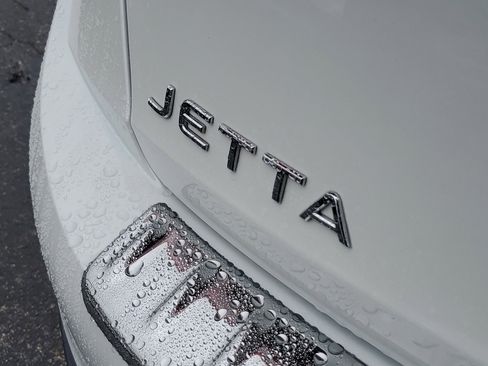 Used 2023 Volkswagen Jetta SE w/ Panoramic Sunroof Package image 11