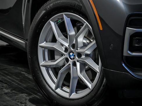 Used 2022 BMW X5 xDrive40i w/ Premium Package image 3