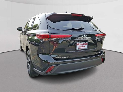 Used 2021 Toyota Highlander XLE image 8