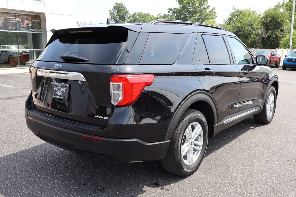 Used 2024 Ford Explorer XLT w/ Equipment Group 202A AWD/4WD image 3