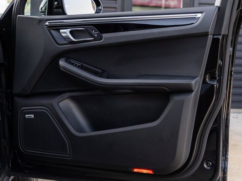 Certified 2021 Porsche Macan image 42