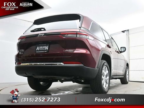 Used 2023 Jeep Grand Cherokee Limited image 21