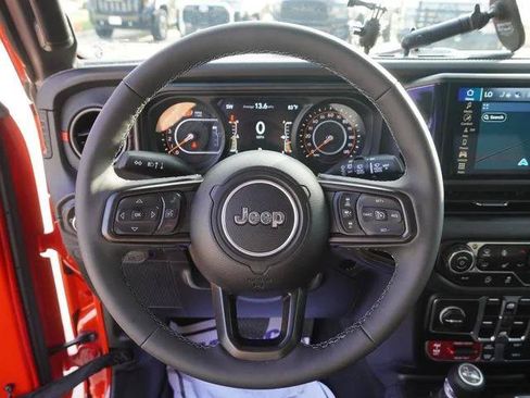 Certified 2025 Jeep Wrangler Unlimited Rubicon AWD/4WD image 27