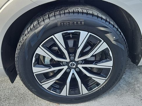 Used 2023 Volvo XC60 B5 Plus w/ Climate Package image 4