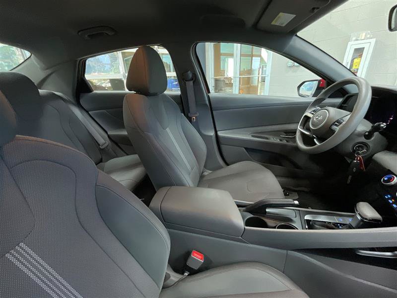 Used 2021 Hyundai Elantra SE FWD image 29