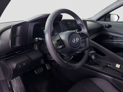 Used 2025 Hyundai Elantra Sport FWD image 11