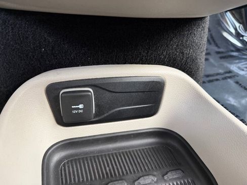 Used 2023 Chrysler Voyager LX image 22