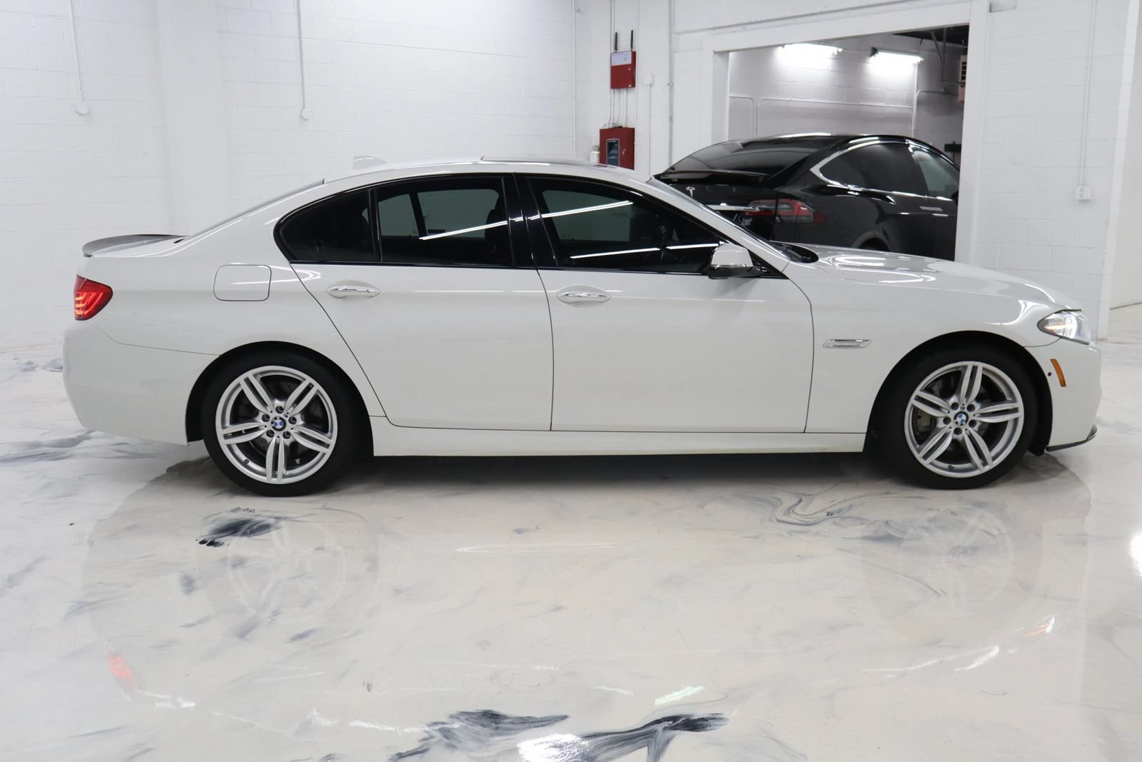 Used 2016 BMW 550i xDrive Sedan AWD/4WD image 10