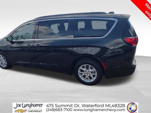 Used 2022 Chrysler Pacifica Touring-L FWD image 6