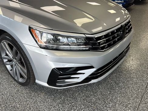 Used 2018 Volkswagen Passat 2.0T R-Line w/ R-Line Lighting Package FWD image 32