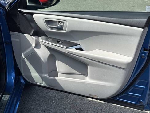 Used 2017 Toyota Camry SE FWD image 8