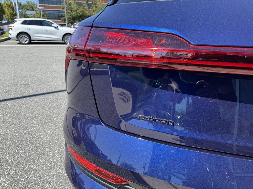Used 2022 Audi e-tron Premium AWD/4WD image 10
