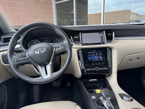 Used 2022 INFINITI QX50 Essential image 16