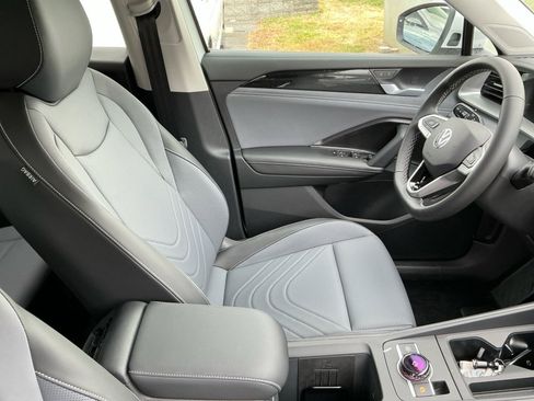 New 2026 Volkswagen Tiguan SE image 29