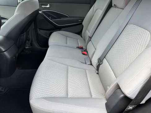 Used 2018 Hyundai Santa Fe SE FWD image 13