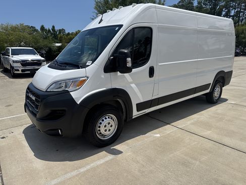 Used 2025 RAM ProMaster 2500 w/ Convenience Group FWD image 4