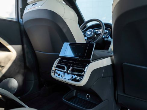 Used 2023 Bentley Bentayga Extended Wheelbase image 55