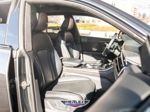 Used 2020 Audi Q8 Prestige w/ Prestige Package image 17