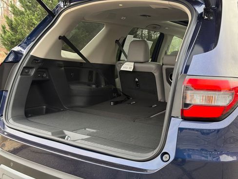 New 2025 Honda Pilot Touring image 8