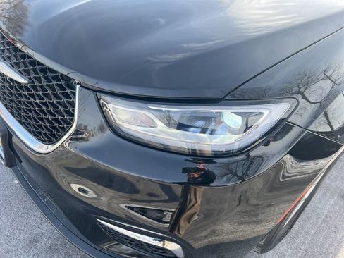 Used 2024 Chrysler Pacifica Touring-L image 26