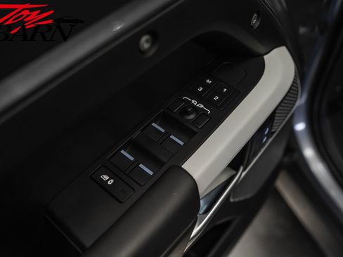 Used 2023 Land Rover Defender 110 X-Dynamic SE image 20