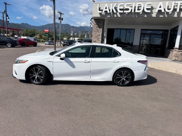 Used 2020 Toyota Camry SE w/ Sunroof Package FWD image 5
