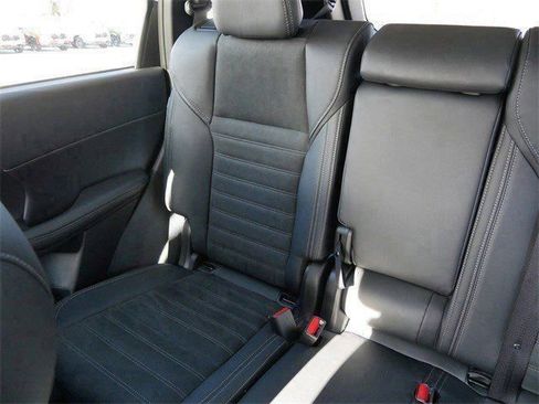 Used 2025 Mitsubishi Outlander SE image 13