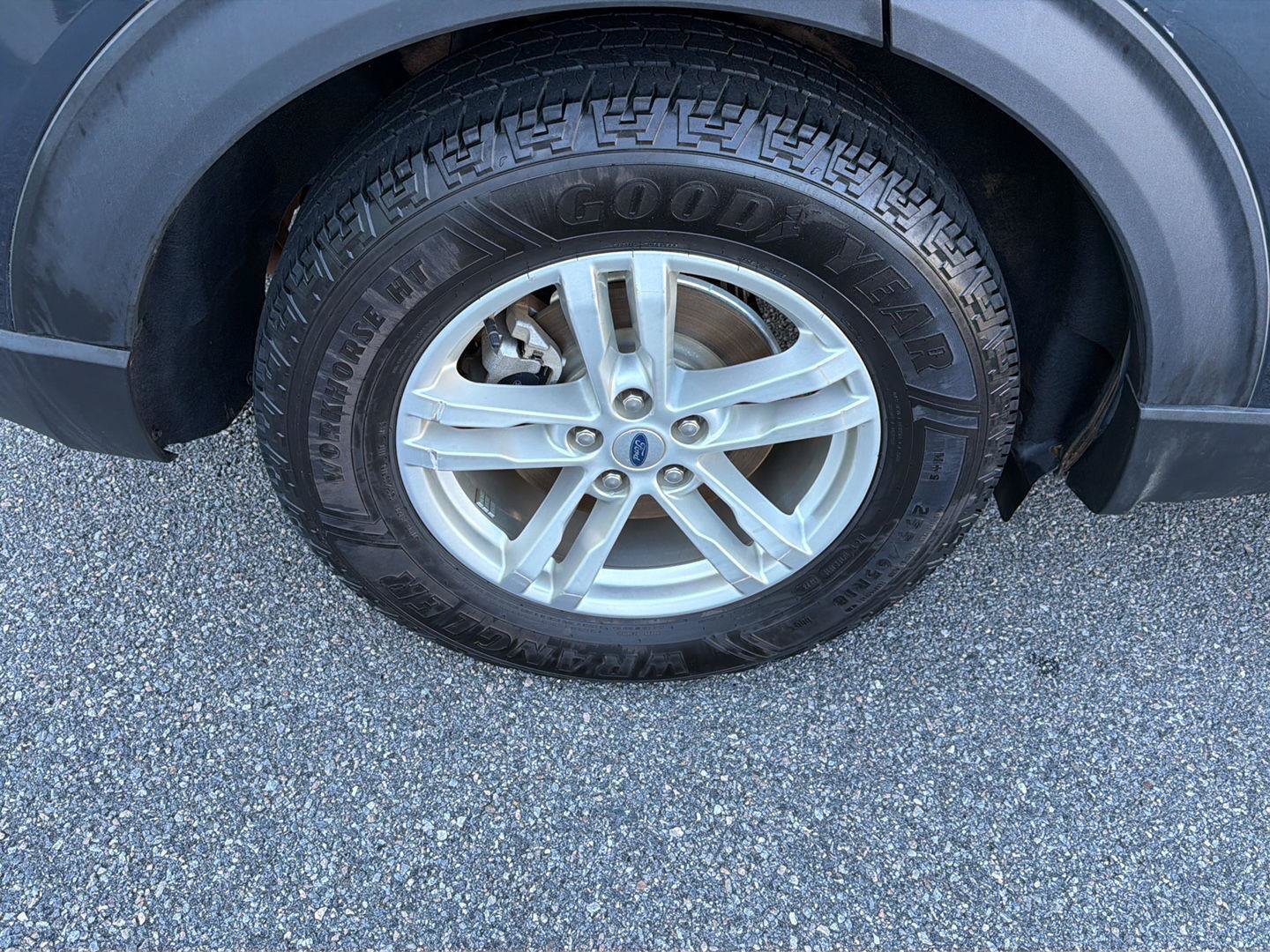Certified 2024 Ford Explorer XLT RWD image 40