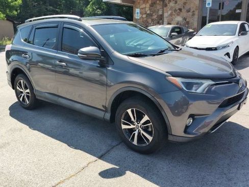 Used 2017 Toyota RAV4 XLE AWD/4WD image 7