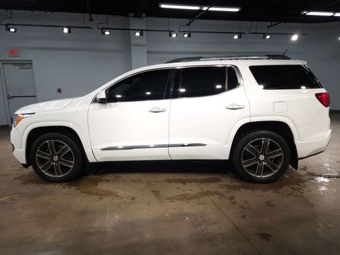 Used 2019 GMC Acadia Denali image 4
