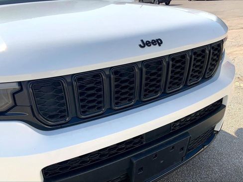 Used 2024 Jeep Grand Cherokee L Altitude AWD/4WD image 31