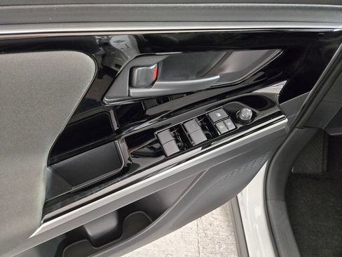 Certified 2025 Subaru Solterra AWD/4WD image 23