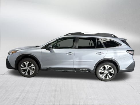 Certified 2022 Subaru Outback Limited image 4