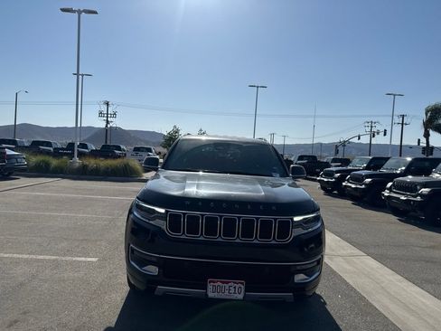 Used 2024 Jeep Wagoneer L Series II RWD image 3