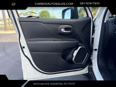 Used 2023 Jeep Renegade Latitude AWD/4WD image 16