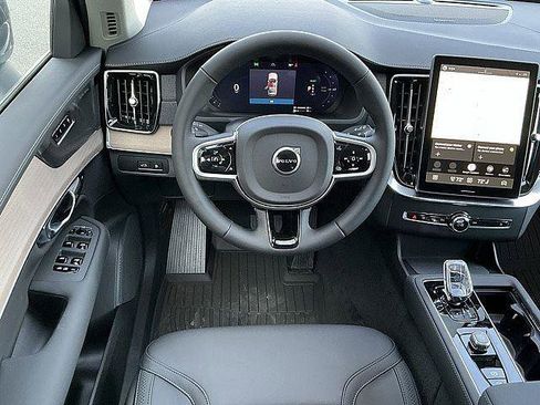 New 2026 Volvo XC90 T8 Plus w/ Protection Package Premier AWD/4WD image 5