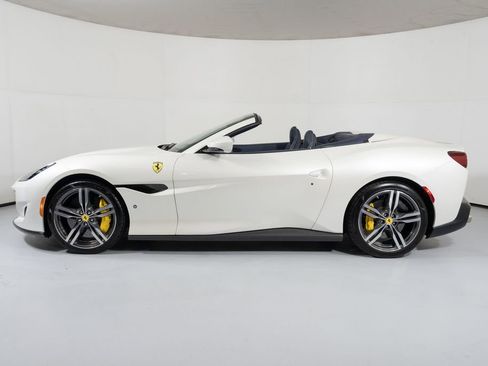 Used 2019 Ferrari Portofino image 3