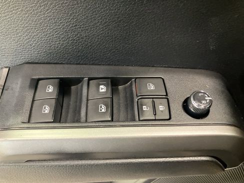 Used 2017 Toyota Tacoma SR5 image 12