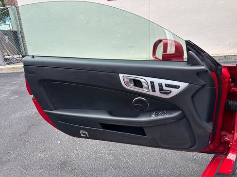 Used 2013 Mercedes-Benz SLK 250 image 20